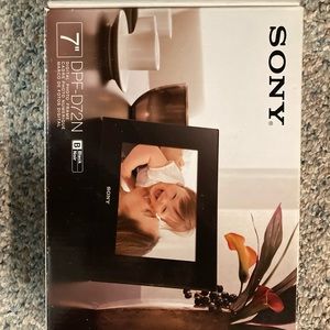 Sony S-Frame 7" Digital Photo Picture Frame Display DPF-D72N